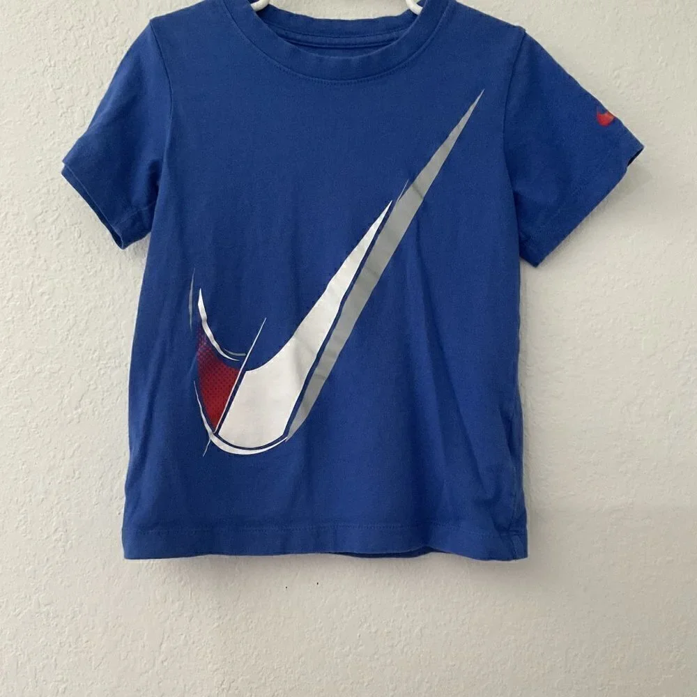 NIKE BOYS SWOOSH SHORT SLEEVES T-SHIRT